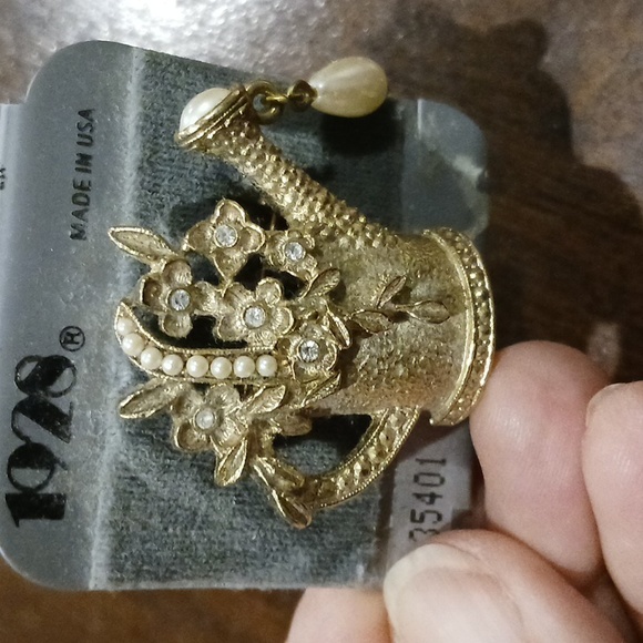 1928 Brand, Water Can Brooch est 1.5\